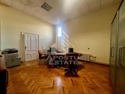 Apartament cu 5 camere,zona Ultracentral - foto 2