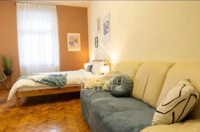 Apartament cu farmec istoric, Piata Victoriei, 63 mp utili , lift - foto 7