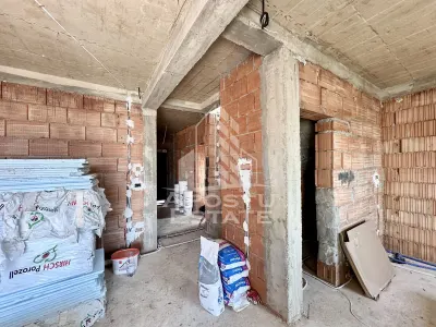 Jumatate de duplex cu 5 camere despartit prin garaj, 131 mp utili - foto 6