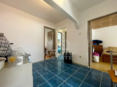 Apartament decomandat cu 3 camere - zona Centrala - Petrila