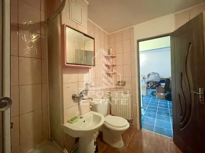 Apartament decomandat cu 3 camere - zona Centrala - foto 14