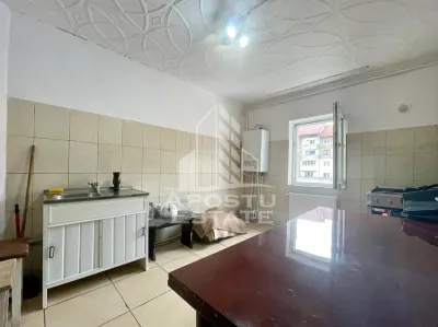 Apartament decomandat cu 3 camere - zona Centrala - foto 3