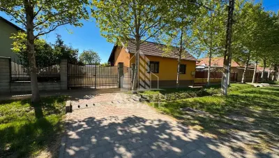 Casa complet mobilata, cu curte si garaj, in Sannicolau Mare - Sannicolau Mare