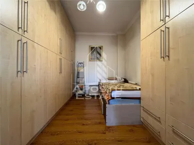 Casa la curte comuna zona Odobescu, doar 4 locatari, gradina proprie - foto 10
