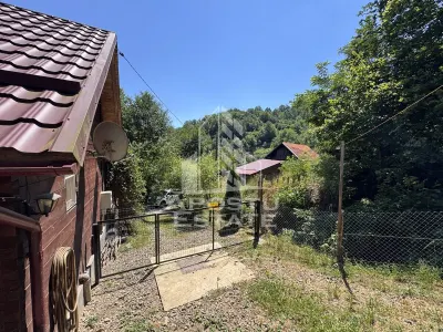 Casa din lemn, zona muntoasa, cu rau, la cheie, Ribita, Hunedoara - foto 22