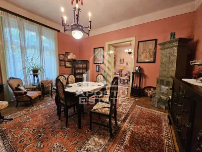 Apartament 4 camere, confort 1 sporit, parteer inalt in Piata Maria - Timisoara