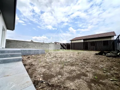 Casa individuala de vanzare pe parter, curte proprie, zona Sanandrei - foto 9