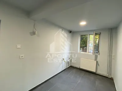 Casa cu 4 camere, curte proprie, Ghiroda - foto 12