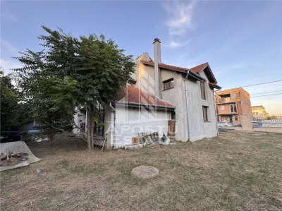 Casa la gri cu potential multiplu: birouri, cabinete, servicii | Giroc - foto 5