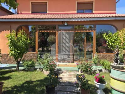 Vila cu piscina, in Curtici. - foto 22