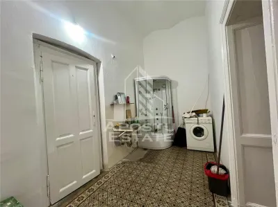 Apartament deosebit in cladire istorica, zona Piata Romanilor - foto 12