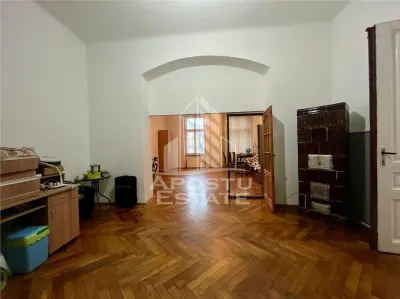 Apartament deosebit in cladire istorica, zona Piata Romanilor - foto 3