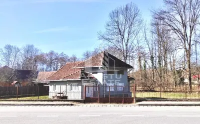 Casa potential turistic si comercial -zona Varfurile - Lazuri