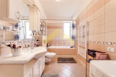 Apartament de inchiriat ansamblul Bermo, zona Banu Maracine - foto 4