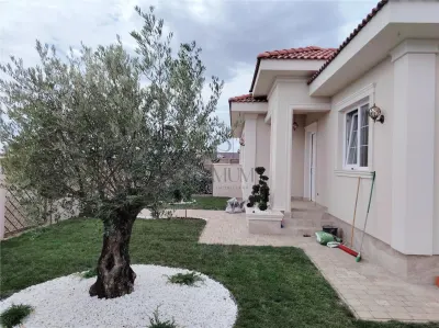 Casa individuala - curte amenajata - finisaje premium - Mosnita Veche
