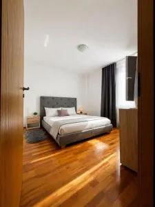 Apartament 2 camere decomandat zona Tractorul - foto 2